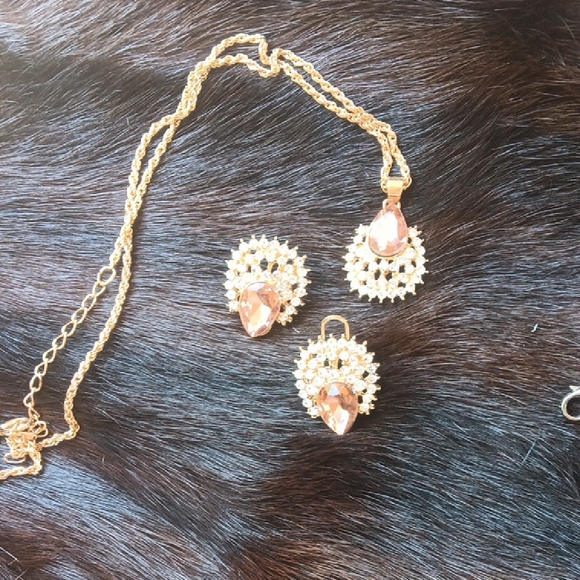 Elegant Gold and Peach Jewelry Set - Picture 1 of 1